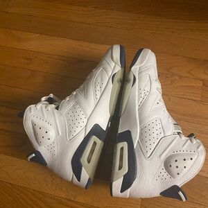 Good condition midnight blue Jordan